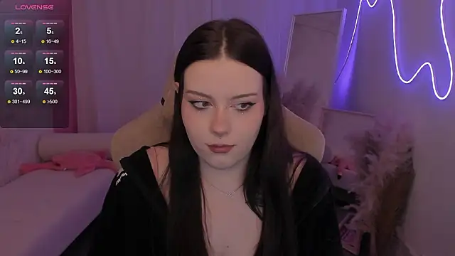 CoralineKeyns online show from February 17, 5:49 am