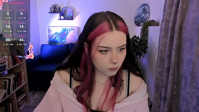CoralineKeyns online show from April 28, 2:27 am