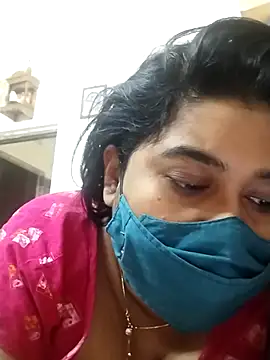 indianlisa5 online show from February 15, 5:19 am