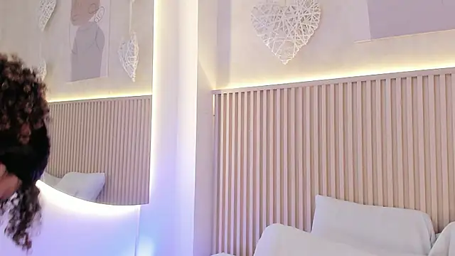 daiana curly online show from February 6, 7:54 pm