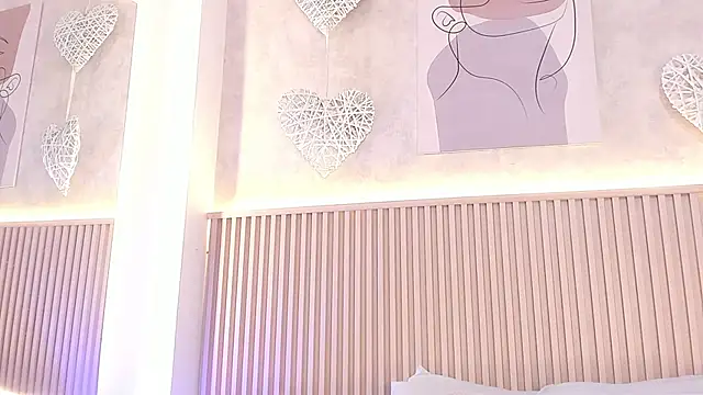 daiana curly online show from October 6, 7:47 pm