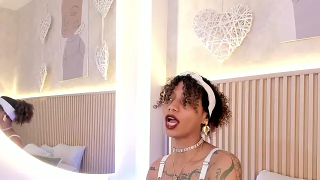 daiana curly online show from February 2, 7:46 pm