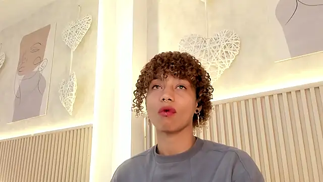 Snapshot of daiana_curly chatting on July 13, 8:19 pm daiana curly online show from July 13, 8:19 pm