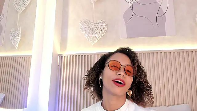 daiana curly online show from February 11, 7:47 pm