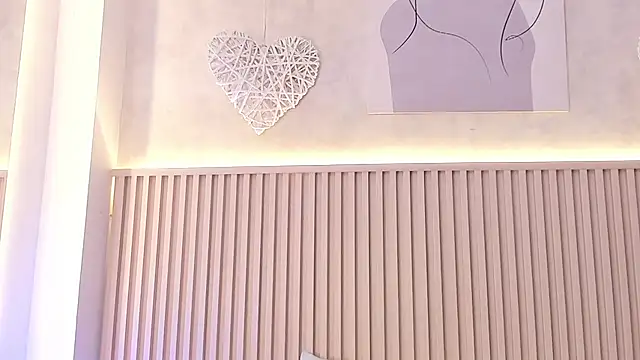 daiana curly online show from December 2, 8:10 pm