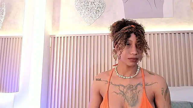 daiana curly online show from October 7, 7:59 pm