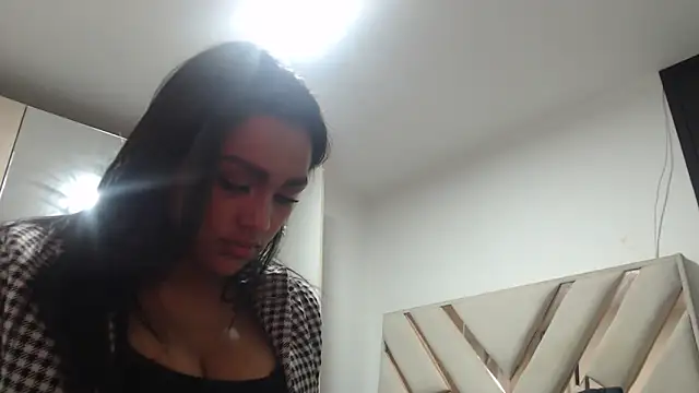 Snapshot of fairylatin222 chatting on November 14, 1:09 am fairylatin222 online show from November 14, 1:09 am