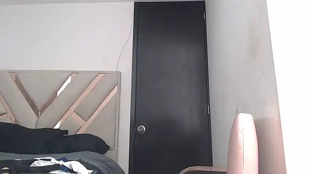 Snapshot of fairylatin222 chatting on October 27, 1:23 pm fairylatin222 online show from October 27, 1:23 pm