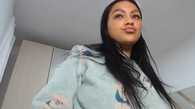 Snapshot of fairylatin222 chatting on October 21, 10:36 am fairylatin222 online show from October 21, 10:36 am