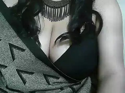 Snapshot of rehana_housewife chatting on January 7, 5:01 am rehana housewife online show from January 7, 5:01 am