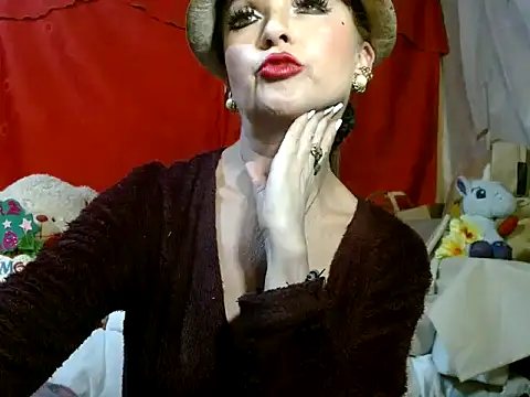 hottieperla online show from January 14, 7:50 pm