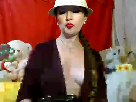 hottieperla online show from April 19, 4:30 pm