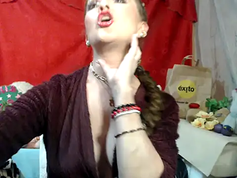 Snapshot of hottieperla chatting on November 8, 8:45 pm hottieperla online show from November 8, 8:45 pm