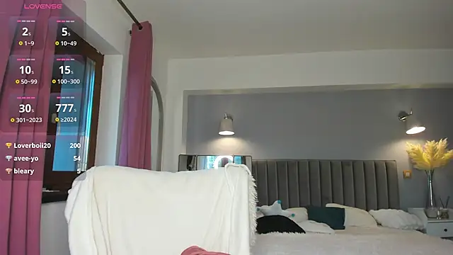 Snapshot of Awesome_Jolie chatting on November 24, 6:24 am Awesome Jolie online show from November 24, 6:24 am