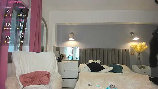 Snapshot of Awesome_Jolie chatting on October 23, 6:23 am Awesome Jolie online show from October 23, 6:23 am