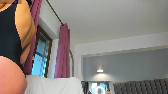 Snapshot of Awesome_Jolie chatting on December 2, 6:26 am Awesome Jolie online show from December 2, 6:26 am