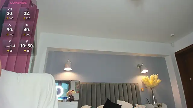 Snapshot of Awesome_Jolie chatting on December 14, 8:09 am Awesome Jolie online show from December 14, 8:09 am