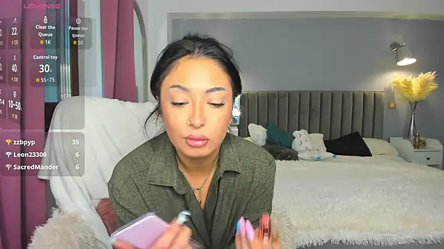 Snapshot of Awesome_Jolie chatting on October 3, 10:28 am Awesome Jolie online show from October 3, 10:28 am