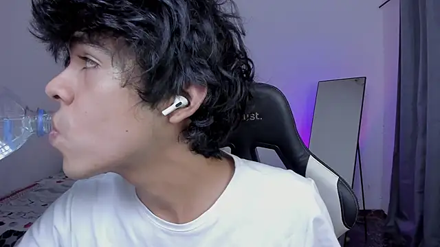 Alan26  online show from February 28, 12:21 am