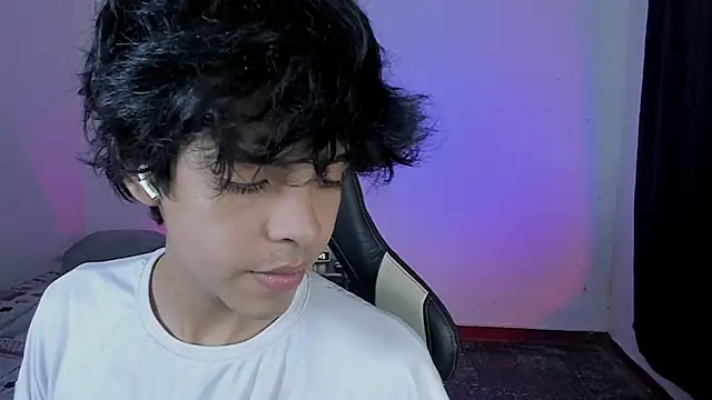 Alan26  online show from November 18, 2:27 am