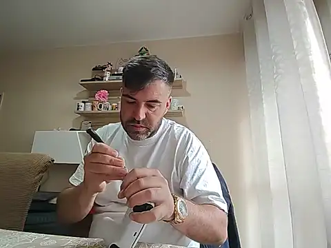 Snapshot of Vicio74@xh chatting on June 4, 8:52 am Vicio74xh online show from June 4, 8:52 am