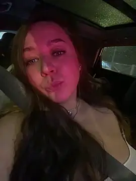 Snapshot of AurorHarris chatting on December 3, 2:00 pm AurorHarris online show from December 3, 2:00 pm