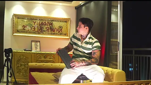 dantecoppolaa  online show from January 14, 12:25 am