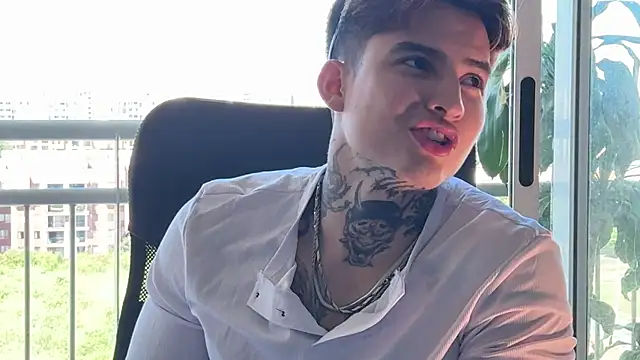 Snapshot of dantecoppolaa_ chatting on July 7, 3:15 pm dantecoppolaa online show from July 7, 3:15 pm