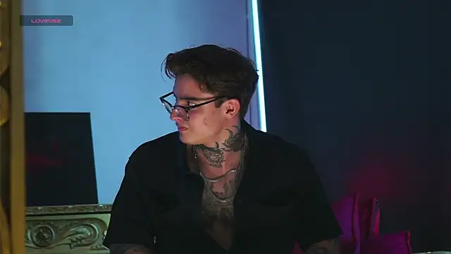 dantecoppolaa  online show from October 19, 8:33 pm