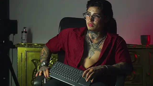 dantecoppolaa  online show from September 10, 11:04 pm
