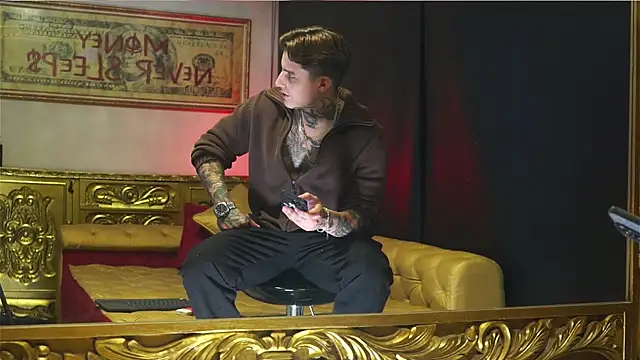 Snapshot of dantecoppolaa_ chatting on June 16, 12:54 am dantecoppolaa online show from June 16, 12:54 am