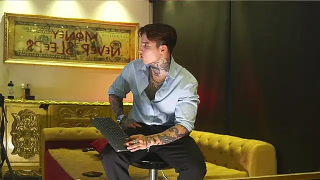 Snapshot of dantecoppolaa_ chatting on June 30, 12:21 am dantecoppolaa online show from June 30, 12:21 am
