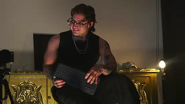 dantecoppolaa  online show from September 24, 11:54 pm