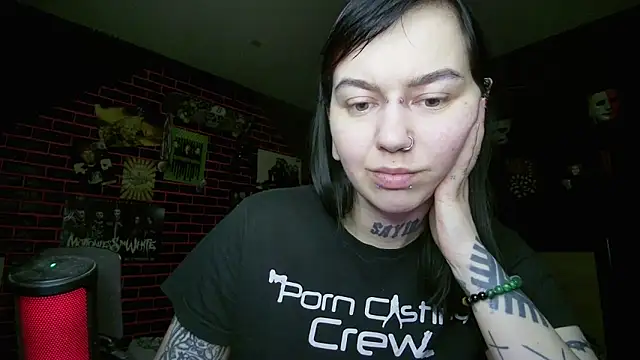 MoorderxDoll online show from March 22, 9:49 pm