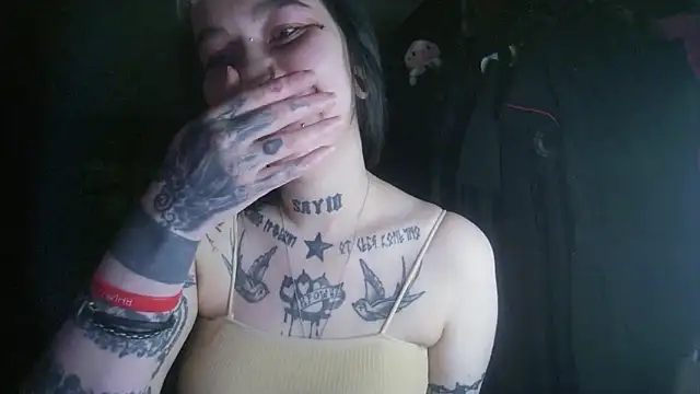 MoorderxDoll online show from February 4, 9:10 pm