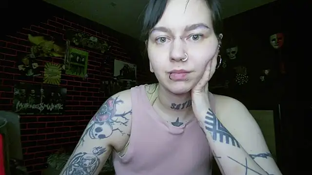 MoorderxDoll online show from April 19, 7:53 am