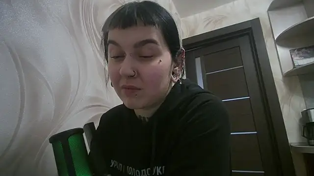 MoorderxDoll online show from December 23, 10:55 pm