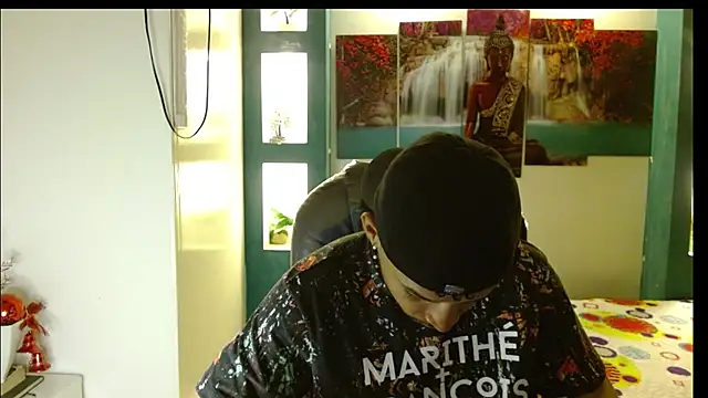 Snapshot of apolo_98 chatting on December 19, 1:18 pm apolo 98 online show from December 19, 1:18 pm