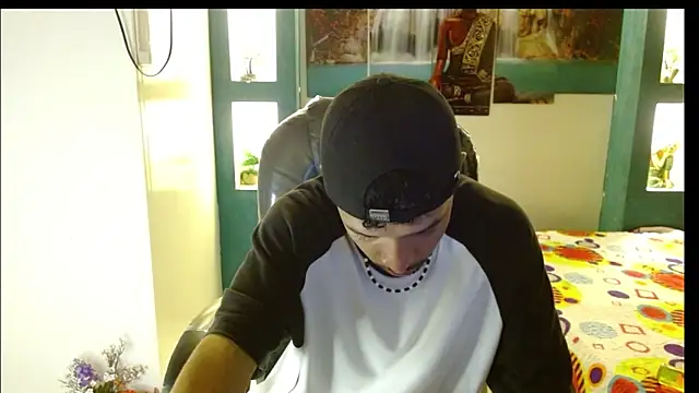 Snapshot of apolo_98 chatting on December 13, 12:39 pm apolo 98 online show from December 13, 12:39 pm