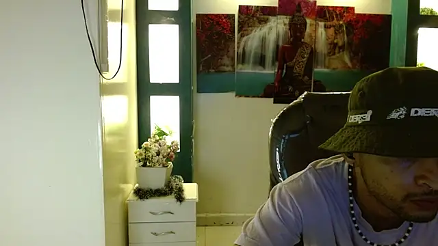 Snapshot of apolo_98 chatting on December 4, 12:52 pm apolo 98 online show from December 4, 12:52 pm