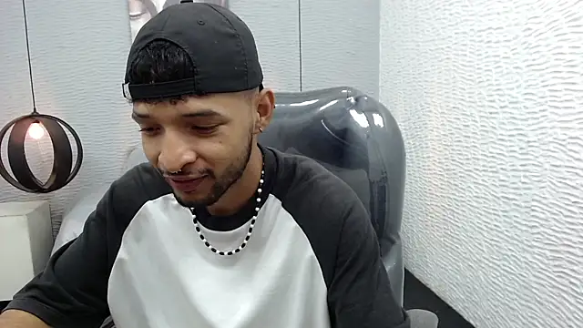 Snapshot of apolo_98 chatting on December 27, 12:34 pm apolo 98 online show from December 27, 12:34 pm