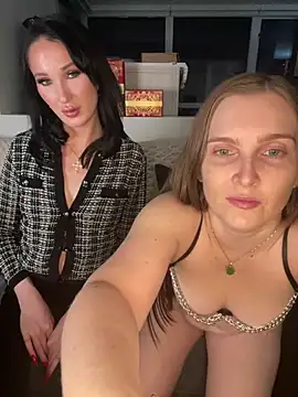 Snapshot of NemesisXSky chatting on February 3, 2:03 am NemesisXSky online show from February 3, 2:03 am