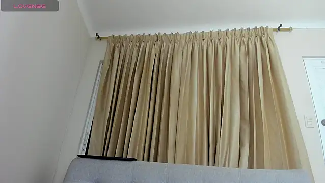 Snapshot of AliciaMiilf chatting on September 22, 11:11 pm AliciaMiilf online show from September 22, 11:11 pm