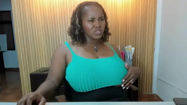 Snapshot of AliciaMiilf chatting on February 11, 10:07 pm AliciaMiilf online show from February 11, 10:07 pm