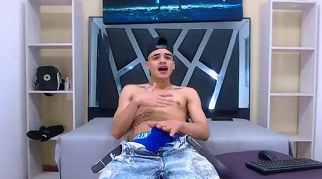 mailo bronw online show from December 23, 8:46 pm