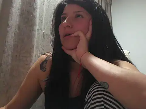 Snapshot of has_Zky chatting on November 19, 4:23 am has Zky online show from November 19, 4:23 am