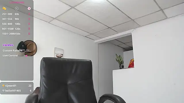 Aaronblack1  online show from September 12, 1:11 pm