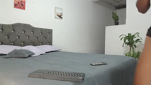 Aaronblack1  online show from March 5, 3:14 am