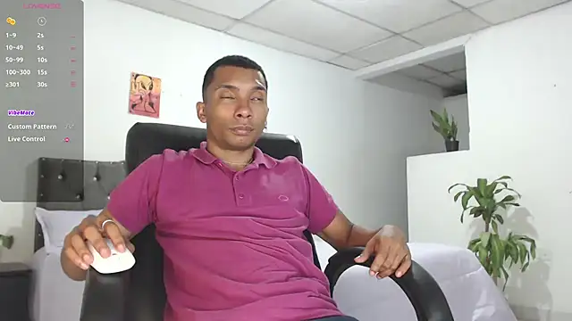 Aaronblack1  online show from February 28, 5:18 am