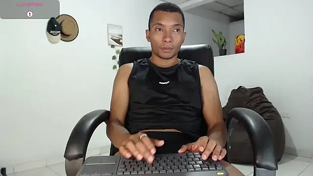 Aaronblack1  online show from September 18, 8:39 am